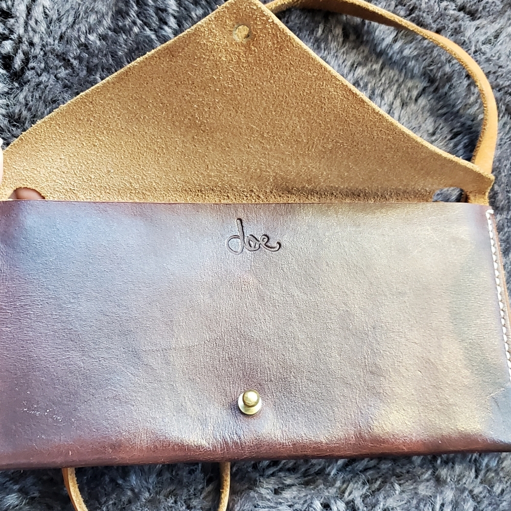 Joe leather clutch‎